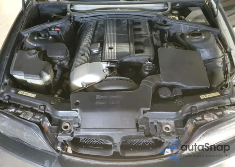 2004 BMW 325 Xi from USA, damaged, VIN WBAEU33404PM61834